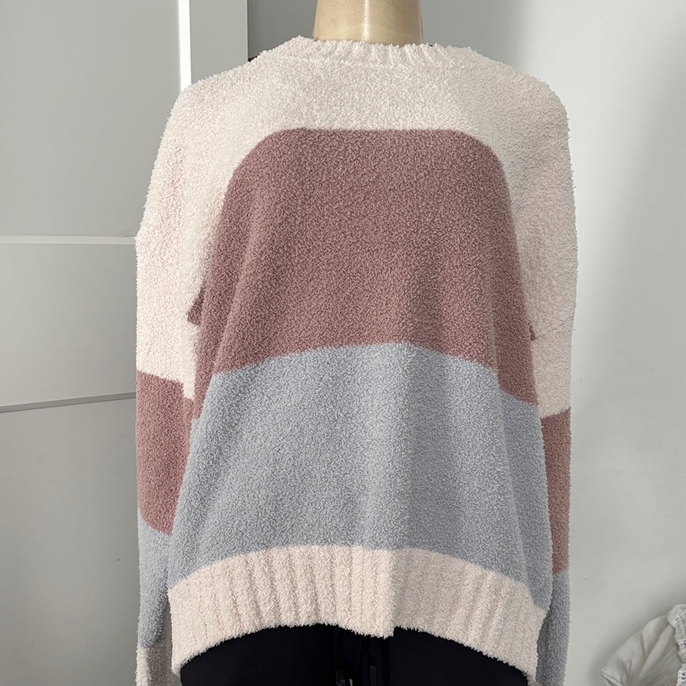 T&S fuzzy sweater size XL